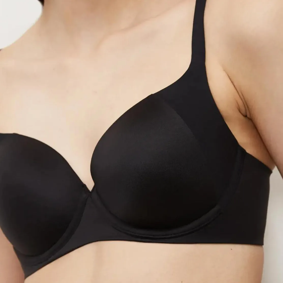 Сутиен Triumph Body Make-up Soft Touch Черно