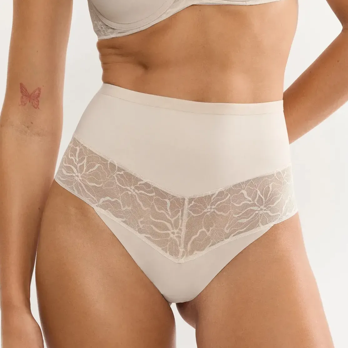 Оформящи Прашки Triumph Comfort Contour Highwaist String - телесно