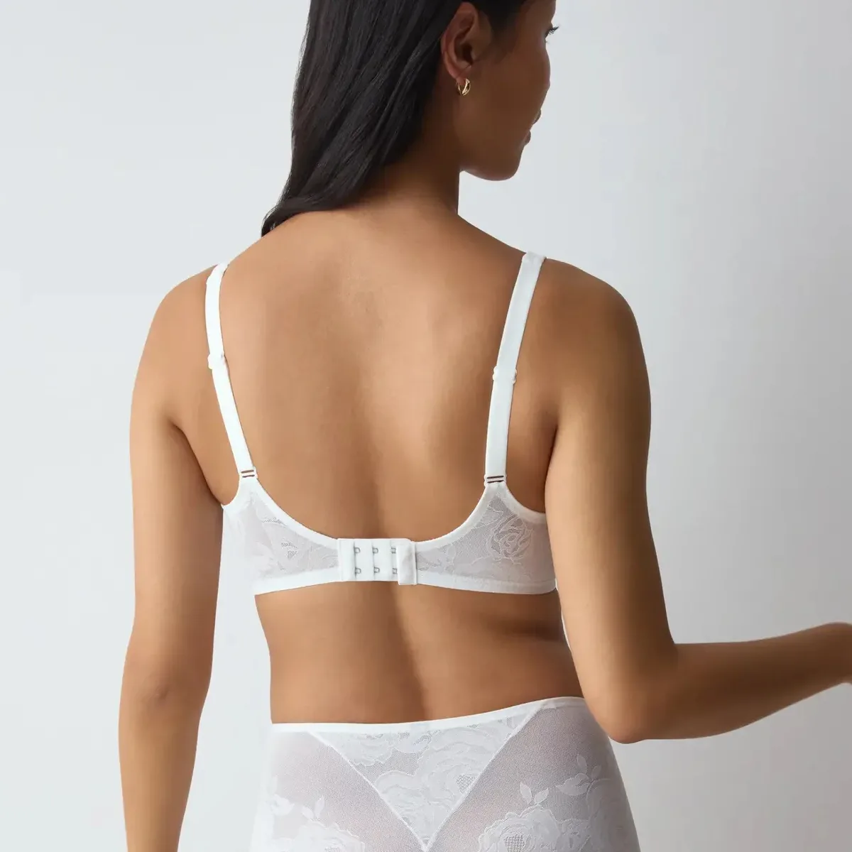 Triumph Wild Rose Sensation W01 минимайзър за голям бюст