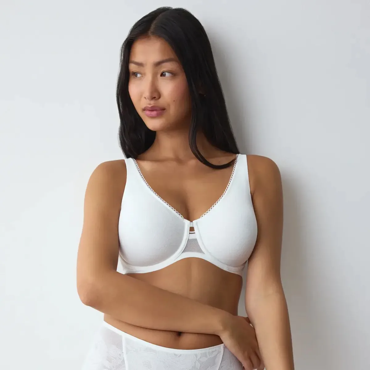 Triumph Wild Rose Sensation W01 с моделираща дантела